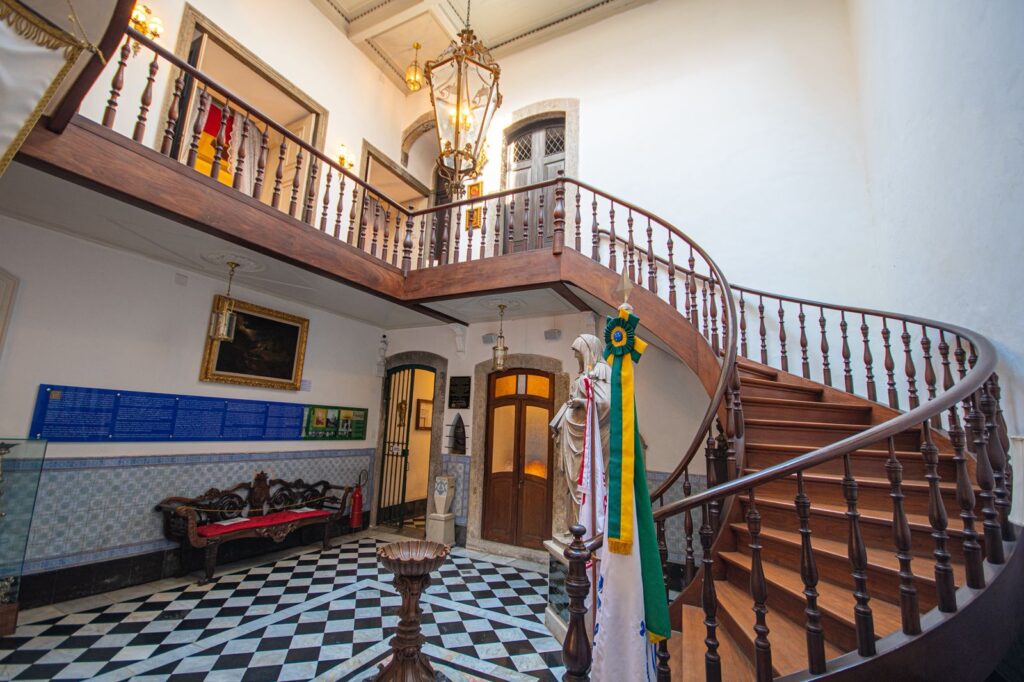 251364ec 810b 4e44 934a 37740e1f434c.jpg