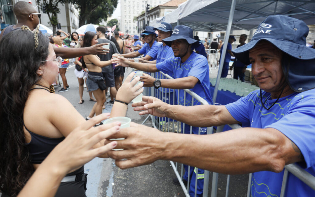 distribuicao agua cedae centro rio de janeiro megabloco circuito preta gil cha da alice.jpg