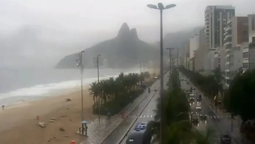 Chuva forte coloca Rio em estágio 2 e Defesa Civil dispara alerta para moradores alerta de chuva intensa para todo estado do rio de janeiro e feita pelo inmet 1170x661.jpg.webp.webp