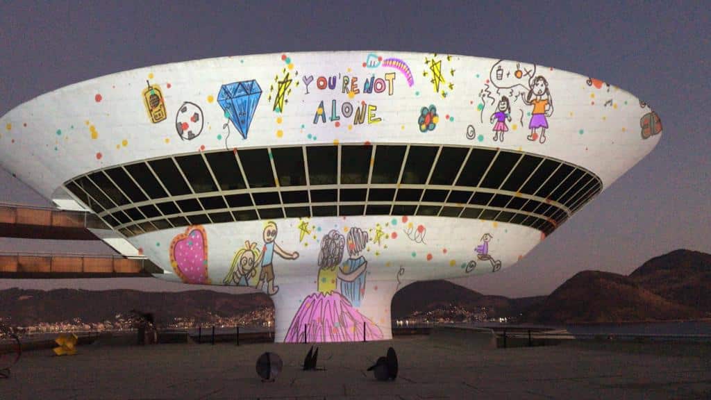 foto projecao ii mac niteroi.jpeg