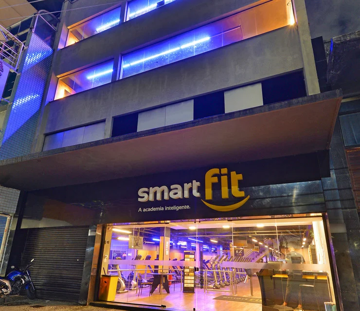 Homem morre após mal súbito dentro da Smart Fit da Tijuca 01. fachada uruguai.webp.webp