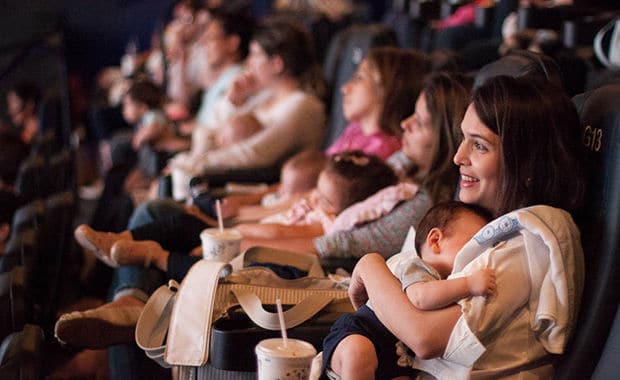 CineMaterna no Via Parque Shopping exibe “Cara de Um, Focinho de Outro” para mães com bebês cinematerna 2.jpg