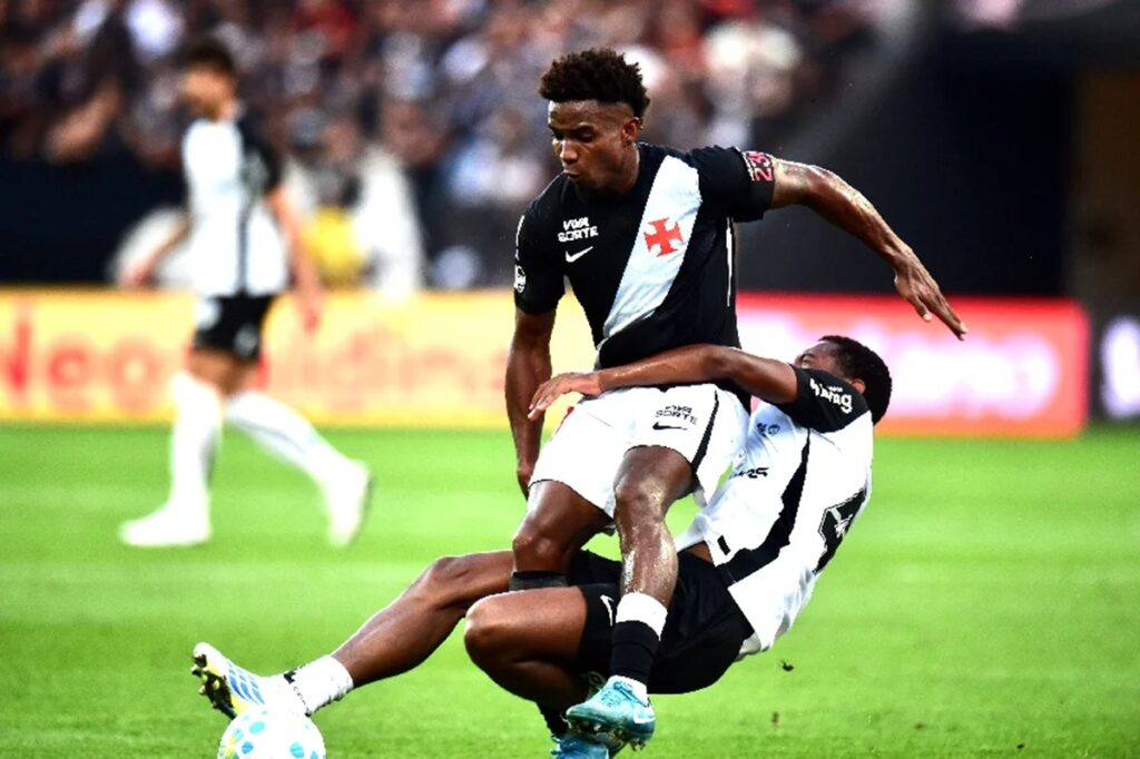 Vasco amplia tabu fora de casa contra o Corinthians após derrota no Brasileirão; veja quando foi última vitória thiago mendes andre corinthians vasco brasileirao 2026 neo quimica arena sao paulo 3.jpg