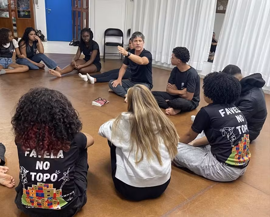 Teatro e transformação social na maior favela do Rio: Daniel Herz assume as rédeas de novo projeto cultural na Rocinha teatro.avif.avif